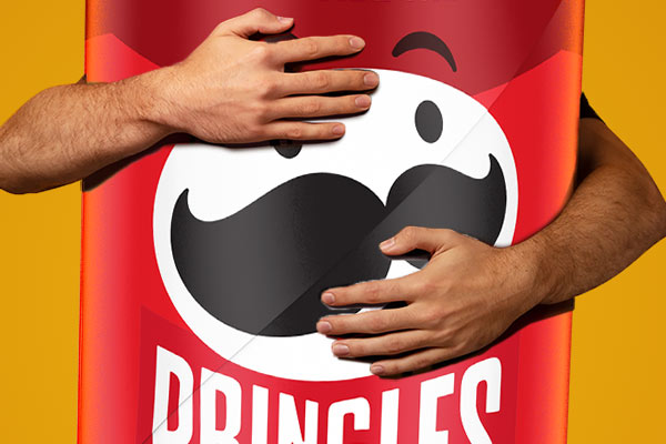 arms hugging Pringles can